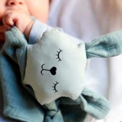 Doudou Plat à Nœuds Coton Bio Bunny APunt Barcelona®- Doudou Bébé Bio -Sigikid Promos Magasin doudou bebe coton bio bunny apunt barcelona doudou bio 4