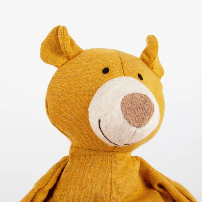 Doudou Ours Plat à Nœuds Jersey De Coton Bio Sigikid® 26 Cm Jaune Ocre - Doudou Bébé 5 Doudou Ours Plat à Nœuds Jersey De Coton Bio Sigikid® 26 Cm Jaune Ocre - Doudou Bébé – Image 5