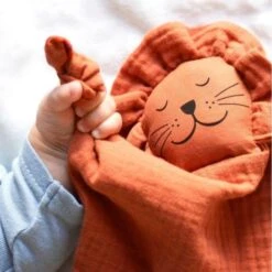 Doudou Plat à Nœuds Coton Bio Lion APunt Barcelona®- Doudou Bébé Bio -Sigikid Promos Magasin doudou plat a noeuds coton bio lion apunt barcelona doudou bebe bio 3