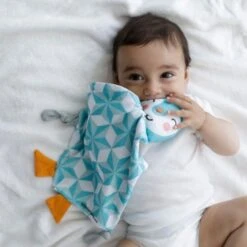Doudou Plat à Nœuds Coton Naturel Oeko Tex Pingouin APunt Barcelona® - Doudou Bébé -Sigikid Promos Magasin doudou plat a noeuds coton naturel oeko tex pingouin apunt barcelona doudou bebe 2