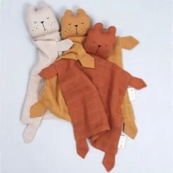 Doudou Plat Carré Ours Cannelle Fabelab® Mousseline Coton Bio GOTS- Doudou Bio Scandinave -Sigikid Promos Magasin doudou plat carre ours cannelle fabelab mousseline coton bio gots doudou bio scandinave 2