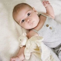 Doudou Plat Coton Bio & Caoutchouc Naturel Bahbah L'agneau Tikiri® - Jouet Bio -Sigikid Promos Magasin doudou plat coton bio caoutchouc naturel bahbah l agneau tikiri jouet bio 5