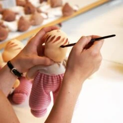 Doudou Poupée De Chiffon Nanchen® Natur Poupon MINIMÖPSCHEN Coton Bio (Kba) Orangés 23cm - Poupée Bio -Sigikid Promos Magasin doudou poupee de chiffon nanchen natur poupon minimoepschen coton bio kba oranges poupee bio 1