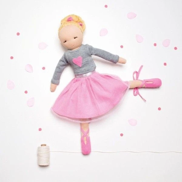 Doudou Poupée Tissu Coton Bio Ballerine Olivia Hoppa® - Poupée De Chiffon 2 Doudou Poupée Tissu Coton Bio Ballerine Olivia Hoppa® - Poupée De Chiffon – Image 2