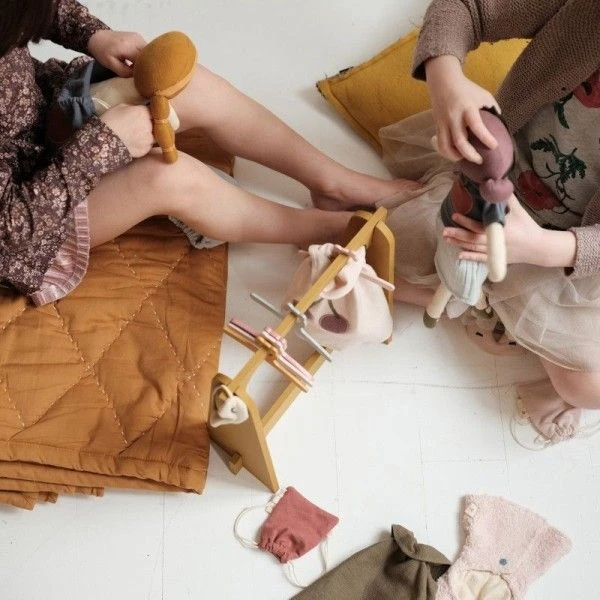 Grande Poupée De Tissu "Acorn" Fabelab® 40 Cm Coton Bio GOTS- Jouet Bio Scandinave 5 Grande Poupée De Tissu "Acorn" Fabelab® 40 Cm Coton Bio GOTS- Jouet Bio Scandinave – Image 5