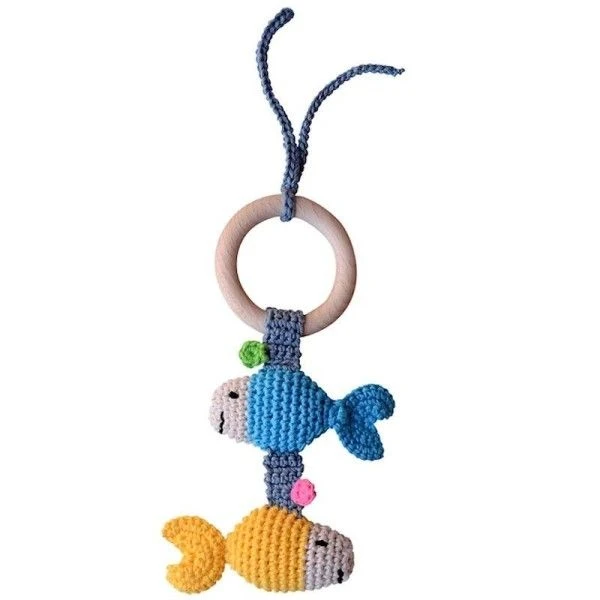Hochet Au Crochet Coton Bio & Anneau De Dentition Pour Poussette Poisson Bleu-Jaune APunt Barcelona®- Hochets Bébé Bio 1 Hochet Au Crochet Coton Bio & Anneau De Dentition Pour Poussette Poisson Bleu-Jaune APunt Barcelona®- Hochets Bébé Bio