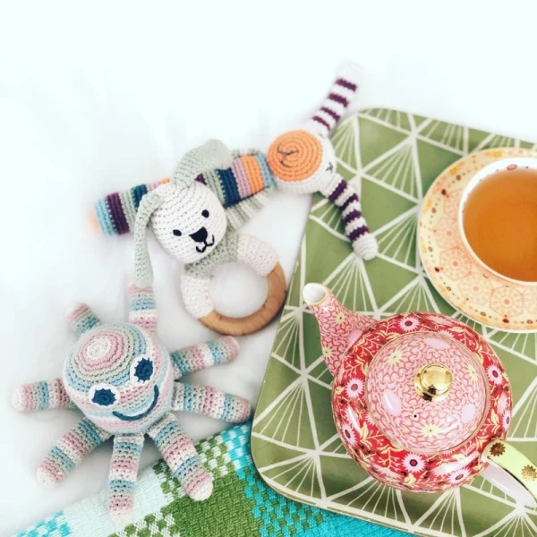 Hochet Escargot Crême 15cm Pebble® Maille Crochet Coton Bio - Hochet Bébé Bio 2 Hochet Escargot Crême 15cm Pebble® Maille Crochet Coton Bio - Hochet Bébé Bio – Image 2