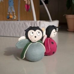 Jouet Bébé Culbuto Balder Le Bourdon Filibabba®-Doudou Peluche Design Scandinave -Sigikid Promos Magasin jouet bebe culbuto balder le bourdon filibabba doudou peluche design scandinave 4