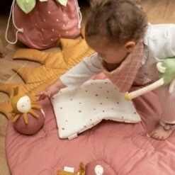 Jouets Bébé Culbuto Fraise Fabelab® 18 Cm Coton Bio GOTS- Jouet Bio Scandinave -Sigikid Promos Magasin jouets bebe culbuto abeille fabelab 18 cm coton bio gots jouet bio scandinave 2