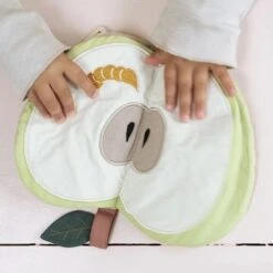 Livre Bébé En Tissu Pomme Verte Fabelab® Coton Bio GOTS- Jouet Bio Scandinave -Sigikid Promos Magasin livre bebe en tissu pomme verte fabelab coton bio gots jouet bio scandinave 6