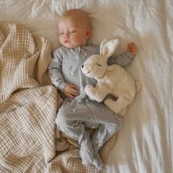 Peluche Bouillotte Lapin Endormi Beige Coton Bio 30 Cm Senger® - Peluches Naturel Senger -Sigikid Promos Magasin peluche bouillotte lapin endormi beige coton bio 30 cm senger peluches naturel senger 4