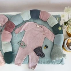 LÄSSIG Peluche Tricotée Avec Grelot Garden Explorer Chenille 163cm Lässig® - Peluche Lässig Bio -Sigikid Promos Magasin peluche tricotee avec grelot garden explorer chenille laessig peluche laessig bio hochets bio 3