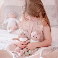 Poupée Bébé En Tissus Carry 25cm Set Couffin Tricoté Bonikka - Poupons -Sigikid Promos Magasin poupee bebe en tissus carry 25cm set couffin tricote bonikka poupons 5