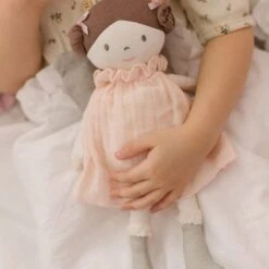 Poupée Chiffon Coton Bio Angelina Robe Mousseline Rose 33cm Bonikka - Poupée Bio -Sigikid Promos Magasin poupee chiffon coton bio angelina robe mousseline rose bonikka 5