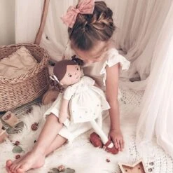Poupée De Chiffons Aux Cheveux Bruns Cecilia En Robe De Lin Crème 42cm Bonikka - Grande Poupée -Sigikid Promos Magasin poupee de chiffons cheveux bruns cecilia en robe de lin bonikka grande poupee 4