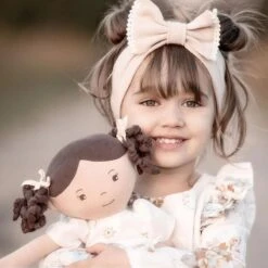 Poupée De Chiffons Aux Cheveux Bruns Cecilia En Robe De Lin Crème 42cm Bonikka - Grande Poupée -Sigikid Promos Magasin poupee de chiffons cheveux bruns cecilia en robe de lin bonikka grande poupee 5