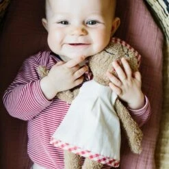 Poupée De Tissu Éponge Robe Blanche Et Fichu Vichy 28 Cm Efie® Coton Bio - Poupée Bio Efie -Sigikid Promos Magasin poupee de tissu eponge robe blanche et fichu vichy efie coton bio poupee bio efie 4