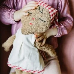 Poupée De Tissu Éponge Robe Blanche Et Fichu Vichy 28 Cm Efie® Coton Bio - Poupée Bio Efie -Sigikid Promos Magasin poupee de tissu eponge robe blanche et fichu vichy efie coton bio poupee bio efie 5