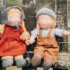 Poupée Garçon Waldorf Tio 28cmBlond Aux Yeux Bleus Coton Bio ChimpyToys® - Poupée Garçon Bio -Sigikid Promos Magasin poupee garcon waldorf tio 28cm blond aux yeux bleus coton bio chimpytoys poupee garcon bio 3