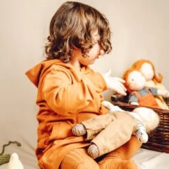 Poupée Garçon Waldorf Tio 28cmBlond Aux Yeux Bleus Coton Bio ChimpyToys® - Poupée Garçon Bio -Sigikid Promos Magasin poupee garcon waldorf tio 28cm blond aux yeux bleus coton bio chimpytoys poupee garcon bio 6