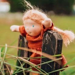 Poupée WaldorfLili 28cmBlonde Aux Yeux Bleus Coton Bio ChimpyToys® - Poupée De Chiffon Bio 11 Poupée WaldorfLili 28cmBlonde Aux Yeux Bleus Coton Bio ChimpyToys® - Poupée De Chiffon Bio -Sigikid Promos Magasin poupee waldorf lili 28cm blonde aux yeux bleus coton bio chimpytoys poupee de chiffon bio 3