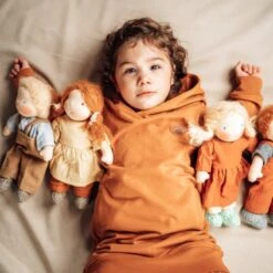 Poupée WaldorfMarie 28cm Rousse Aux Yeux Bruns Coton Bio ChimpyToys® - Véritable Poupée Waldorf -Sigikid Promos Magasin poupee waldorf marie 28cm rousse aux yeux bruns coton bio chimpytoys veritable poupee waldorf 5